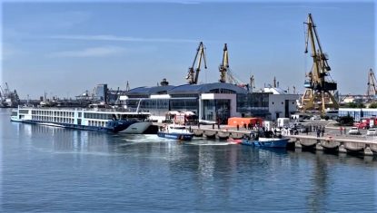 Contanța: Zeci de migranți aflați pe o barcă mult prea mică au fost salvați de Garda de Coastă | AUDIO
