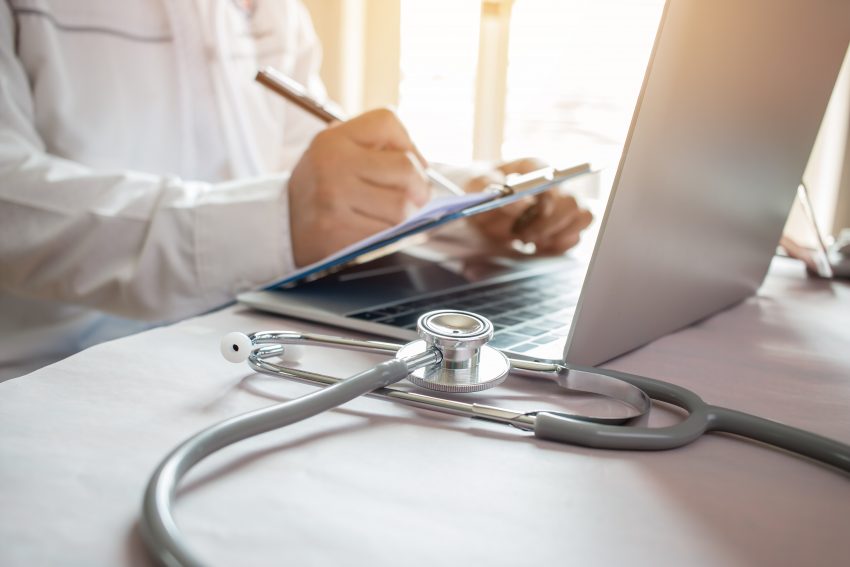 Medic de familie în cabinetul medical