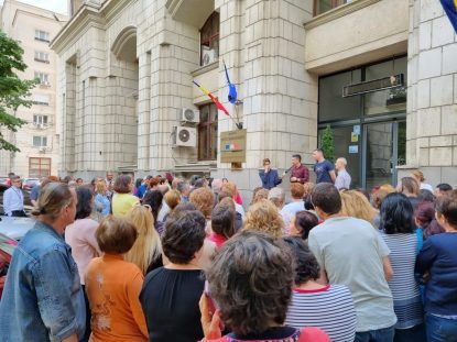 Angajații INS, protest în fața instituției de Ziua Statisticianului