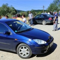Localnici care protesteaza la Cincu din cauza drumului care nu a fost refacut