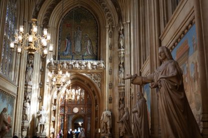 Povestea Westminster Hall, locul în care sicriul Reginei Elisabeta a II-a va rămâne până la funeralii. Este, probabil, cea mai mare sală din Europa