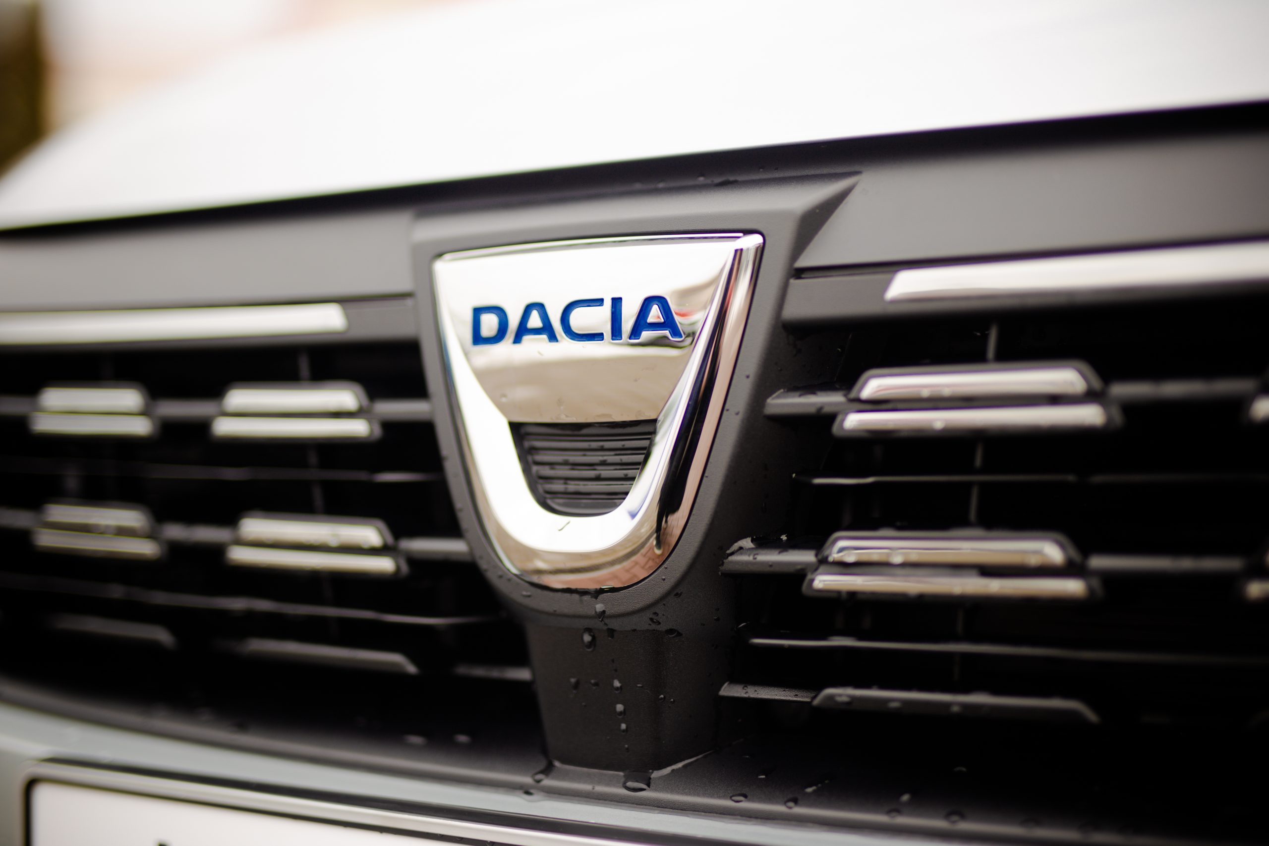 Dacia oprește producția două zile și lansează un nou program de plecări voluntare