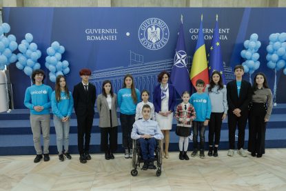 Ziua Internațională a Drepturilor Copiilor marcată în România prin ședința de Guvern a copiilor: Locurile miniștrilor au fost luate de cei mici | AUDIO