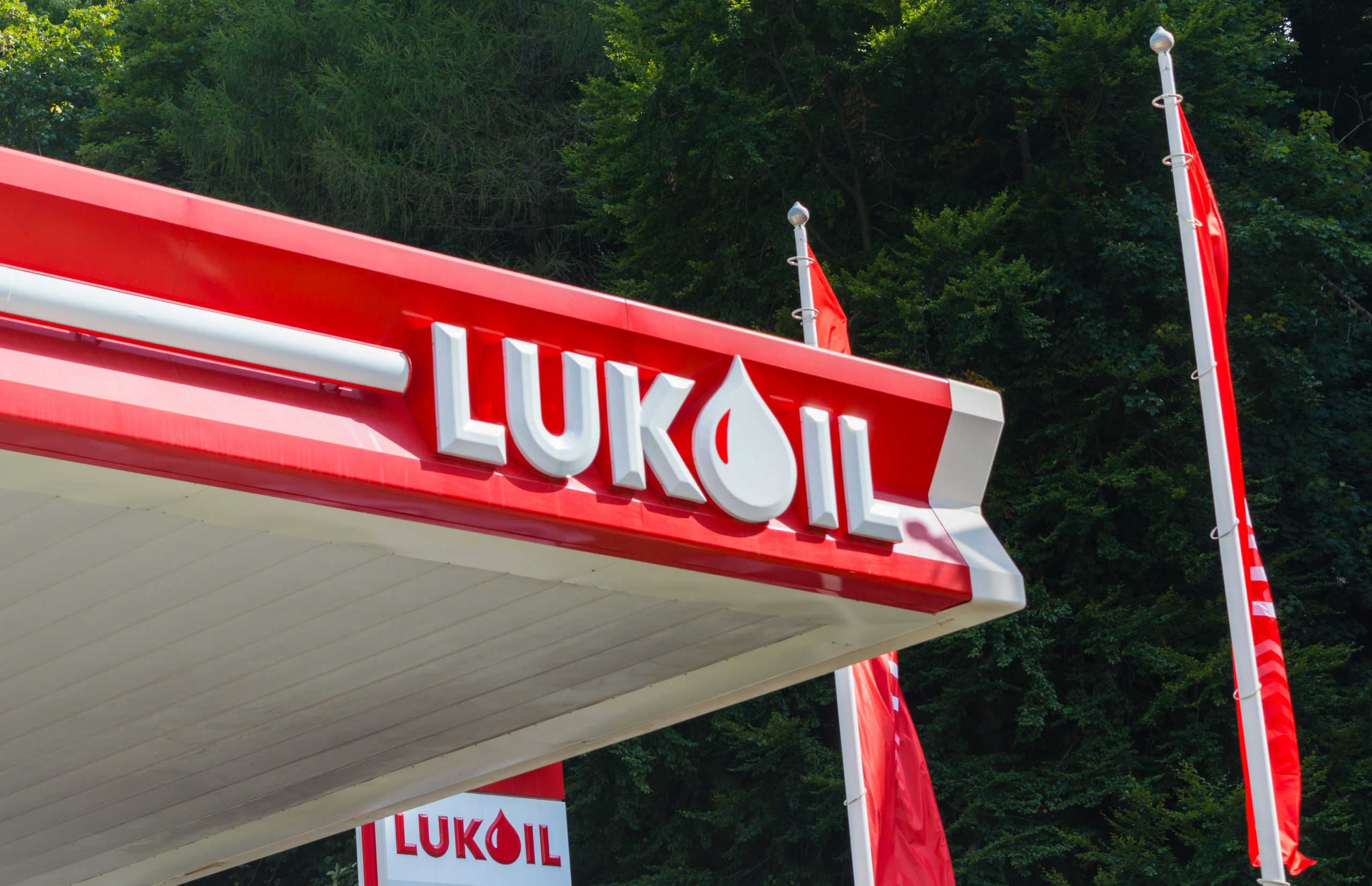 Nicușor Dan: Ponderea benzinăriilor Lukoil din țară nu este foarte importantă. Importantă este rafinăria Petrotel. Există un interes ca ea să fie preluată | AUDIO
