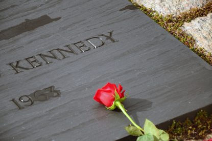 SUA: Arhivele Naţionale au făcut publice mii de documente legate de asasinarea preşedintelui John F. Kennedy