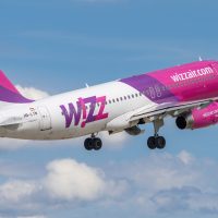 Avion Wizz Air în zbor