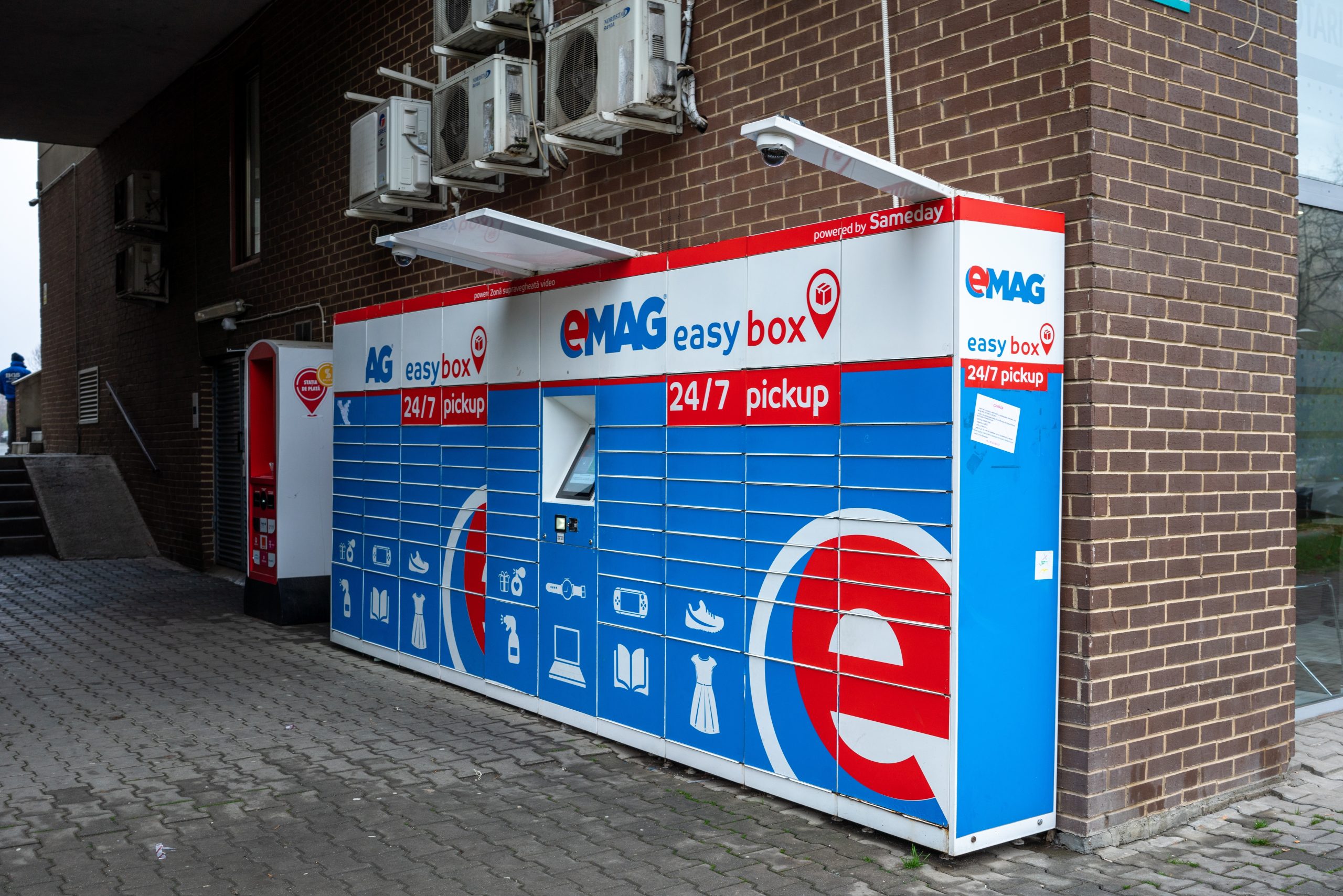 București 3 persoane, prinse în flagrant în timp ce furau din cutiile