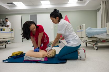 Cursurile pentru acordarea primului ajutor în situații de urgențe medicale, din ce în ce mai accesibile românilor (P)