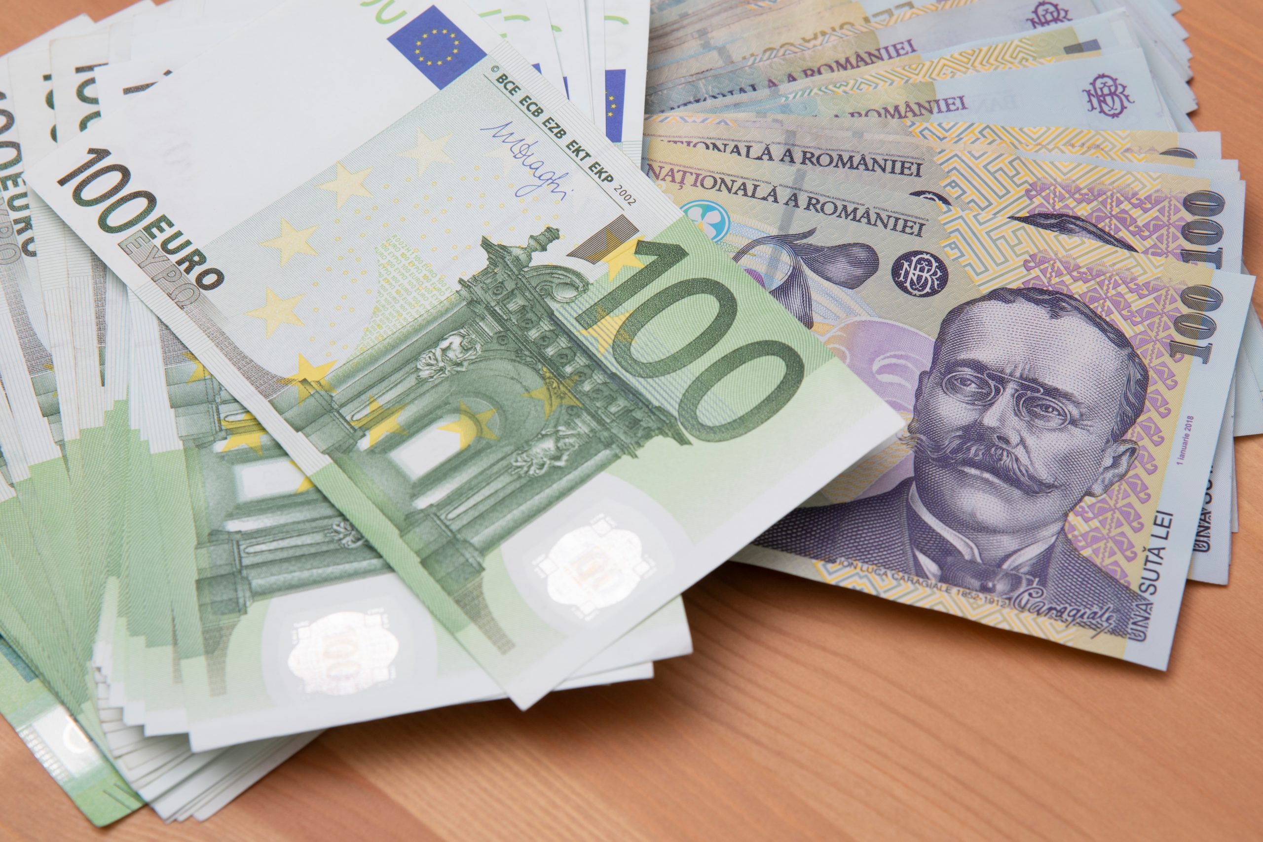 Euro Tot Mai Aproape De Valoarea De 5 Lei Dan Suciu BNR Leul Are euro-tot-mai-aproape-de-valoarea-de-5-lei-dan-suciu-bnr-leul-are