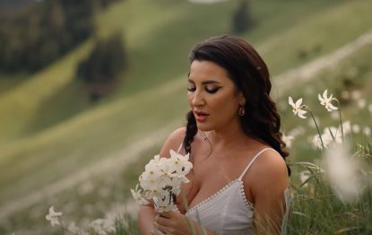 Deșteptarea: O cântăreața de muzică populară riscă să fie amendată pentru că a filmat un videoclip prin Poiana Narciselor | VIDEO