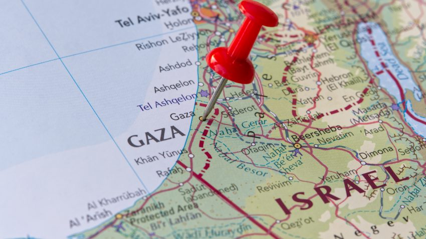 Statele occidentale reacționează dur după ce Israelul a reținut o flotilă cu ajutoare pentru Gaza. Activiștii străini au fost filmați încătușați și puși în genunchi | AUDIO
