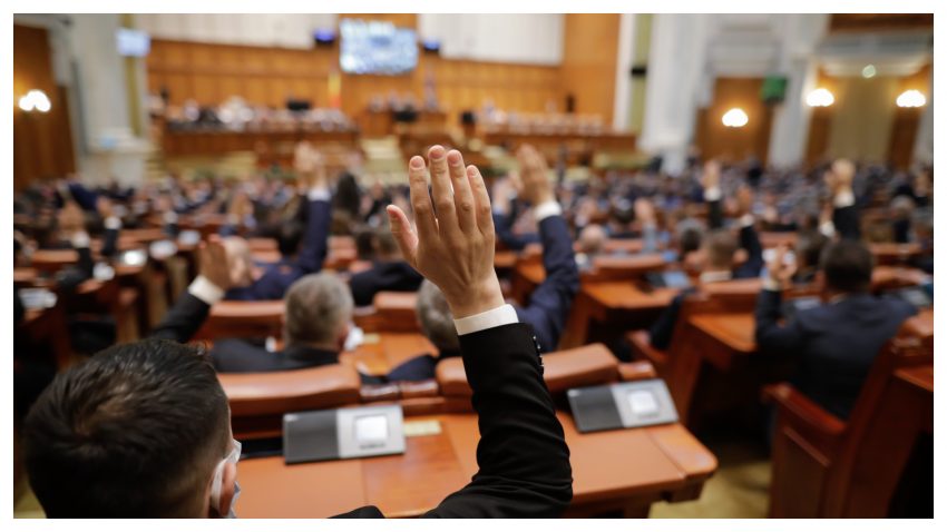Dezbaterea din Parlament pe proiectul privind prelungirea pl