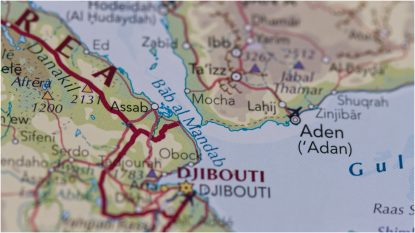 Navă britanică ce traversa Marea Roșie, avariată într-un atac cu dronă lansat de rebelii Houthi | AUDIO