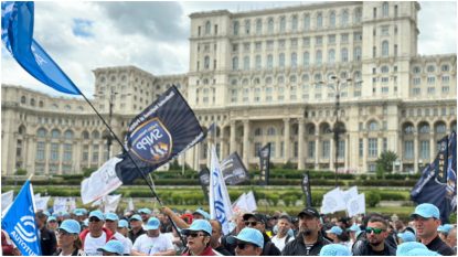 Angajați ai mai multor instituții de stat protestează în fața Guvernului. Ei reclamă inechități și discriminări salariale | AUDIO