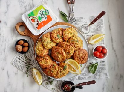 Coolinaria: Chifteluțe grecești cu dovlecei și Telemea Delaco la cuptor | VIDEO