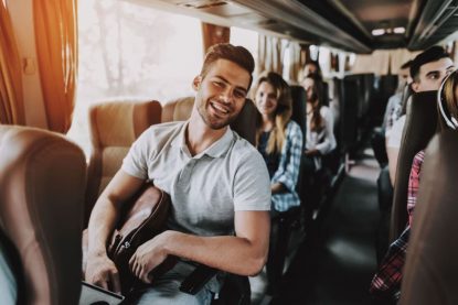 Avantajele închirierii unui autocar pentru excursii de grup (P)