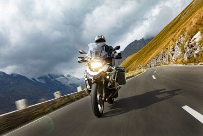 Cum să alegi motocicleta adventure ideală pentru călătorii de lungă durată?