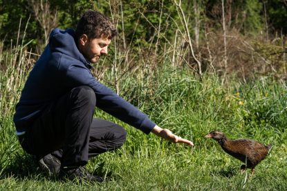 Deșteptarea: Participantul unui reality show a mâncat o pasăre pe cale de dispariție. “Nu eram pregătit pentru foame.” | VIDEO