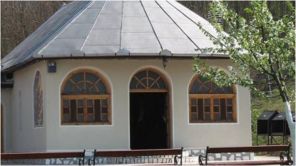 Arad: Biserica „Sfântul Gheorghe” de la Schitul Feredeu, demolată după cutremurul din 2023, va fi reconstruită | AUDIO
