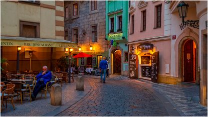 Cehia interzice agențiilor de turism să mai organizeze tururi ghidate în barurile capitalei. Viceprimar: Praga își dorește un turist mai cultivat | AUDIO