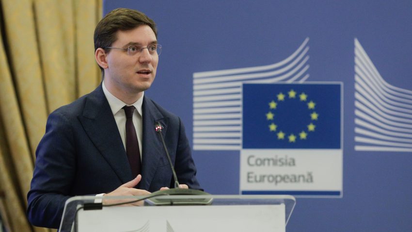 Victor Negrescu susține un discurs în Comisia Europeană.