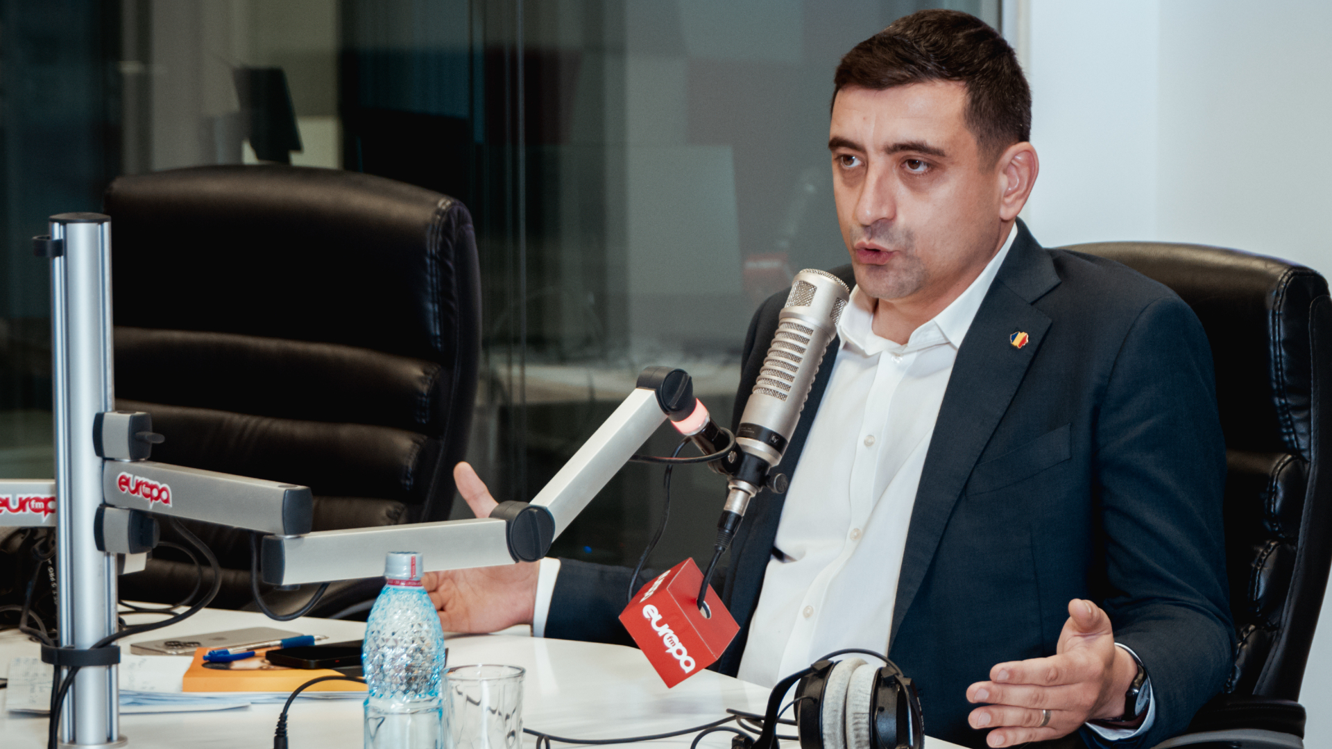 Moțiunea de cenzură PSD-AUR, la un pas de demiterea Guvernului Bolojan: 254 de semnături, dar șase parlamentari UNIT se răzgândesc