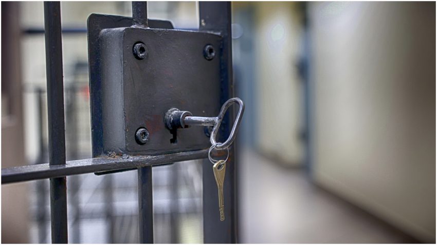 Constanța: Bărbat, arestat preventiv după ce ar fi agresat-o pe fetița de doi ani a partenerei | AUDIO