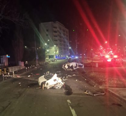 Accident grav în Mamaia: un tânăr a murit și alți trei sunt grav răniți, după ce mașina în care se aflau a intrat într-un stâlp