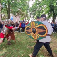 La Arad, daci, romani, gladiatori, cavaleri și domnnițe veniți direct din istorie vor participa la o paradă prin centrul orașului | AUDIO