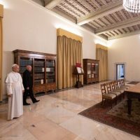 Papa Leon al 14-lea va locui în Palatul Apostolic al Vaticanului, spre deosebire de Papa Francisc, care a preferat hotelul Santa Marta | AUDIO