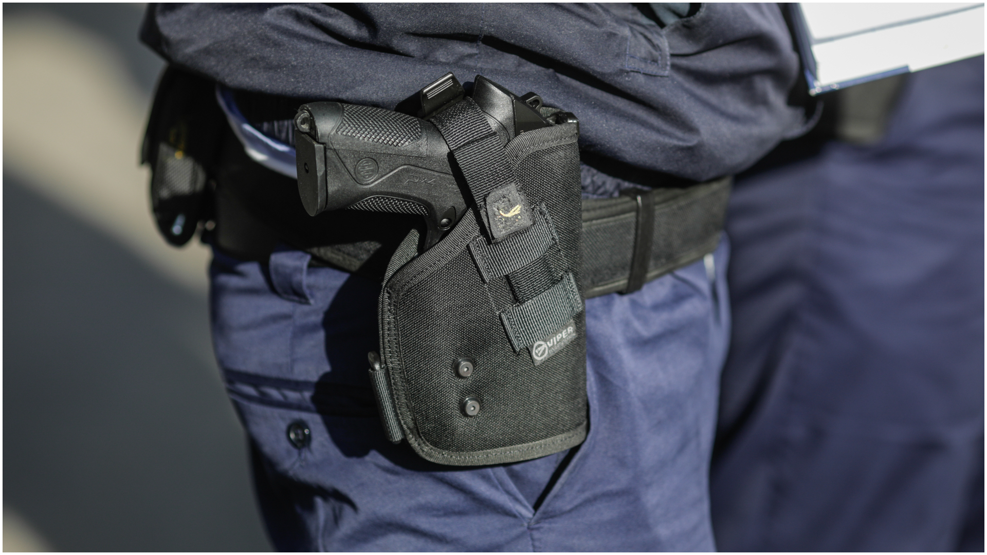 Galați: Un bărbat a fost imobilizat prin împușcare de către polițiști, după ce aceștia l-au prins încălcând ordinul de protecție | AUDIO