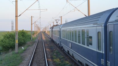 CFR anunță că va monta panouri fonoabsorbante pentru reducerea zgomotului pe liniile către Constanța și Predeal | AUDIO