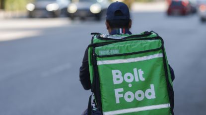 Un livrator din Bangladesh a fost atacat pe stradă de un necunoscut. Agresorul a încercat să-și justifice gestul, susținând că „își apără țara” | AUDIO