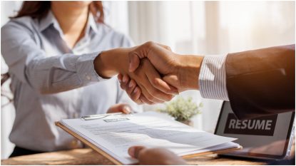 Aproape 30.000 de tineri cu vârste între 18 și 24 de ani au aplicat pentru un loc de muncă la început de toamnă. Majoritatea au ales posturi care nu necesită experiență | AUDIO