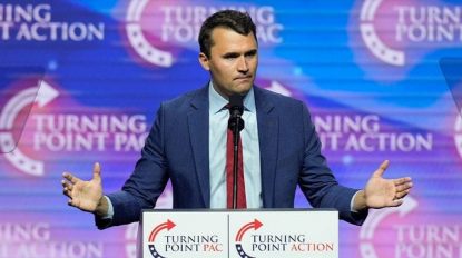 Charlie Kirk, unul dintre actorii cheie ai campaniei lui Donald Trump, a murit după ce a fost împușcat la un eveniment din Utah