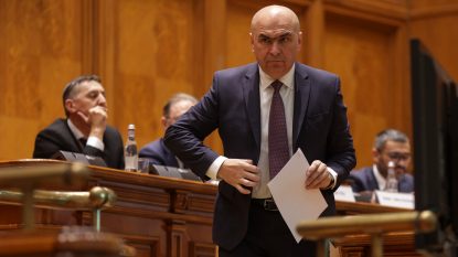 Vlad Petreanu consideră că partenerii de coaliție au încercat „să-l facă din vorbe” pe Ilie Bolojan: „Precum Zaharia Trahanache, care era de acord să se revizuiască, dar să nu se schimbe nimic” | VIDEO