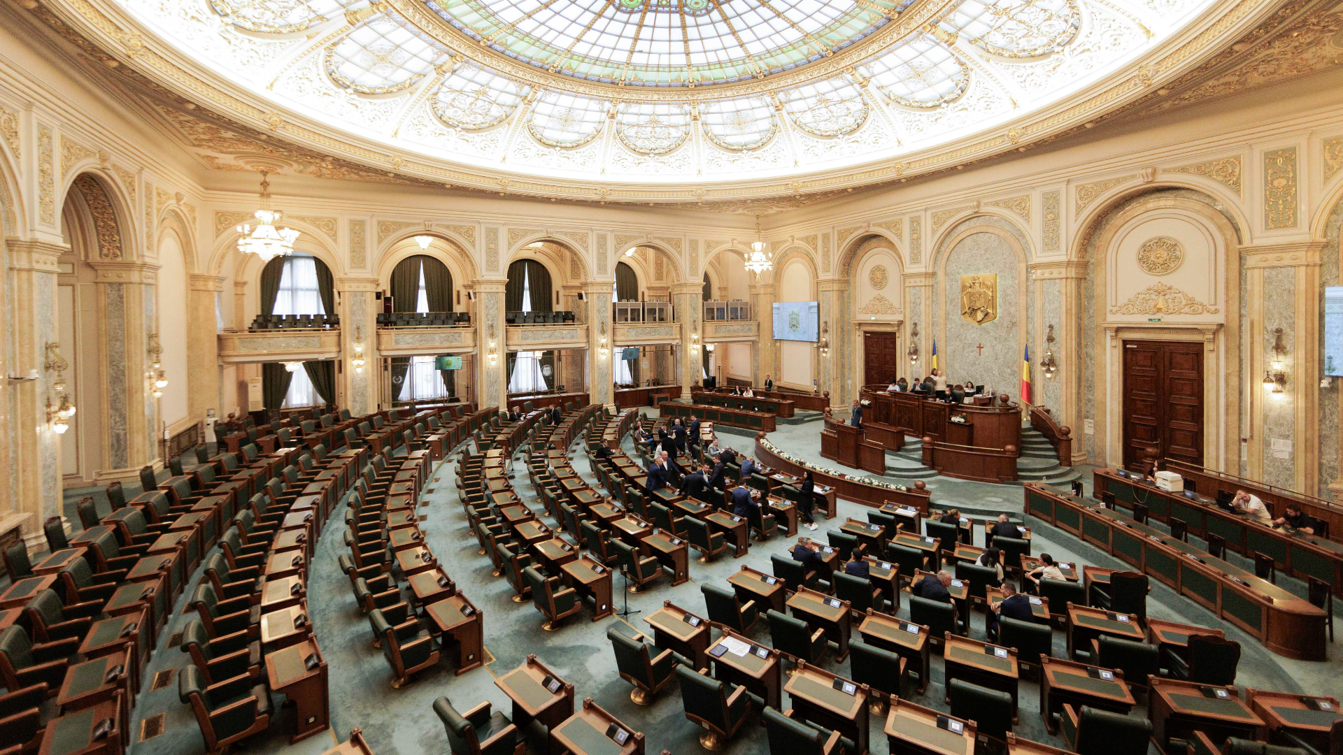 Un grup de parlamentari vrea să legalizeze omagierea criminalilor de război și a figurilor legionare. Ce ar însemna acest demers? | AUDIO