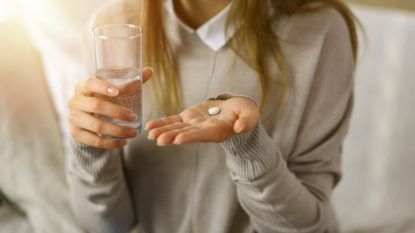 Donald Trump sfătuiește femeile însărcinate să nu ia paracetamol, deoarece ar putea provoca autism. Studiile nu au putut stabili cu exactitate acest lucru | AUDIO