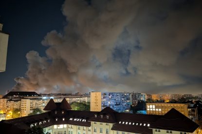 ISU cere bucureștenilor să închidă ferestrele. Fumul dens poate pătrunde în locuințe | GALERIE FOTO
