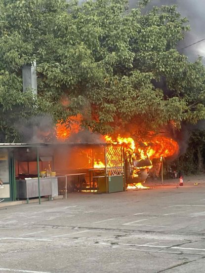 Incendiu în această dimineață într-o piață de vechituri din Timișoara | GALERIE FOTO