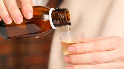 OMS a transmis o alertă globală pentru trei siropuri de tuse contaminate cu substanțe toxice. Toate sunt fabricate în India | AUDIO