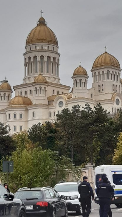 Jandarmii au reținut un bărbat care distribuia credincioșilor ziare despre Mişcarea Legionară