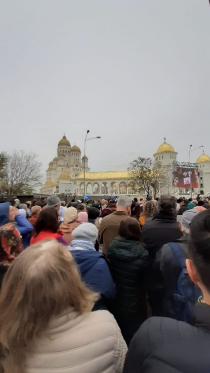 Ce spun credincioșii despre Catedrala Națională? “Măreață”.”Faină”. ”Minunată”. ”Mare”. | AUDIO
