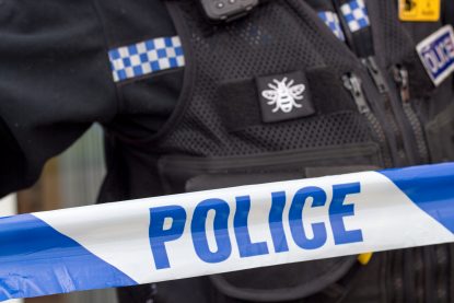 Bărbatul care a intrat cu mașina într-un grup de oameni la o sinagogă din Manchester și a omorât doi evrei era cetățean britanic, de origine siriană. Poliția a reținut alte trei persoane | AUDIO