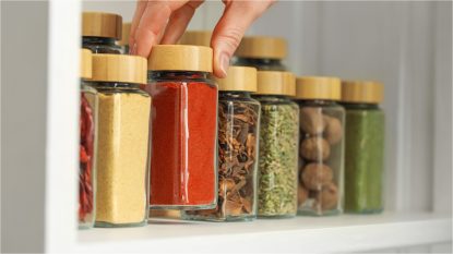 Mai multe condimente au fost retrase din supermarketuri. Anumite loturi conțin particule metalice și de cauciuc | AUDIO