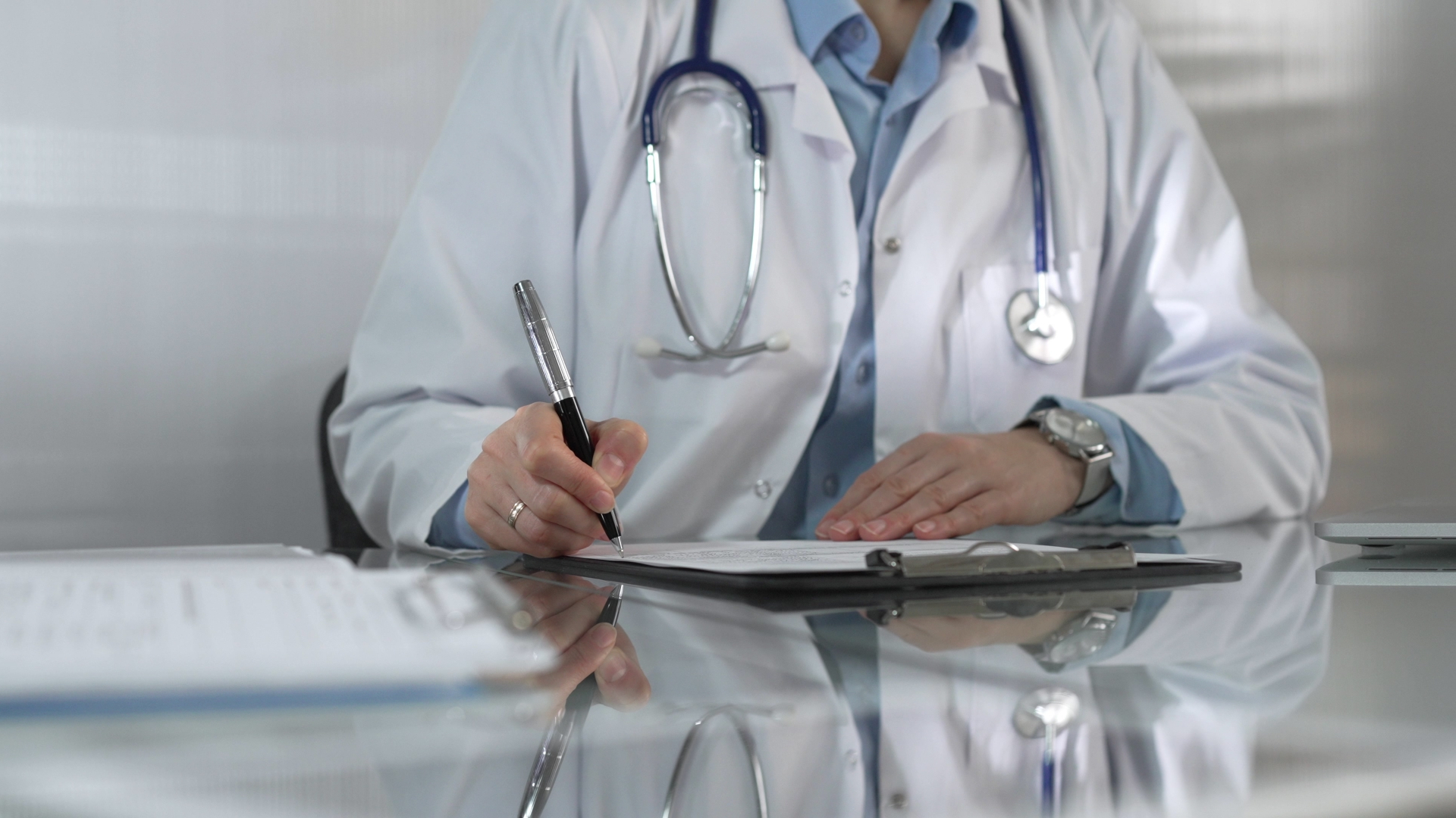 Medic, spital, control, pacient SHUTTERSTOCK