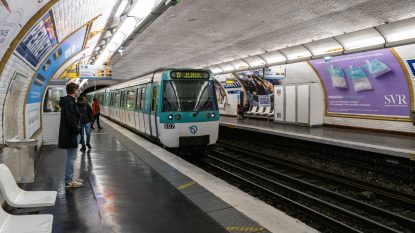 O pan&#259; de curent a afectat transportul public din Paris. Mai multe linii de trenuri metropolitane &#537;i o linie de metrou au fost oprite | AUDIO