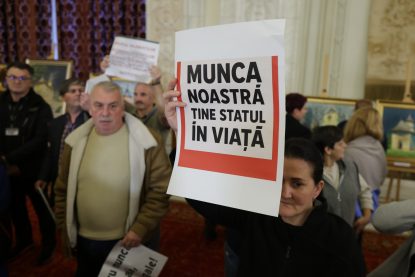 Angajații Camerei Deputaților protestează împotriva reformei administrației publice centrale: „Noi nu suntem bugetarii grași” | AUDIO