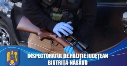 Să râdem cu Poliția Română:„Ce mai găsim prin coletele din perioada sărbătorilor? Nu doar pulovere şi fursecuri, ci și arme letale.” „Nu era Secret Santa, era dosar penal cu livrare rapidă” | VIDEO