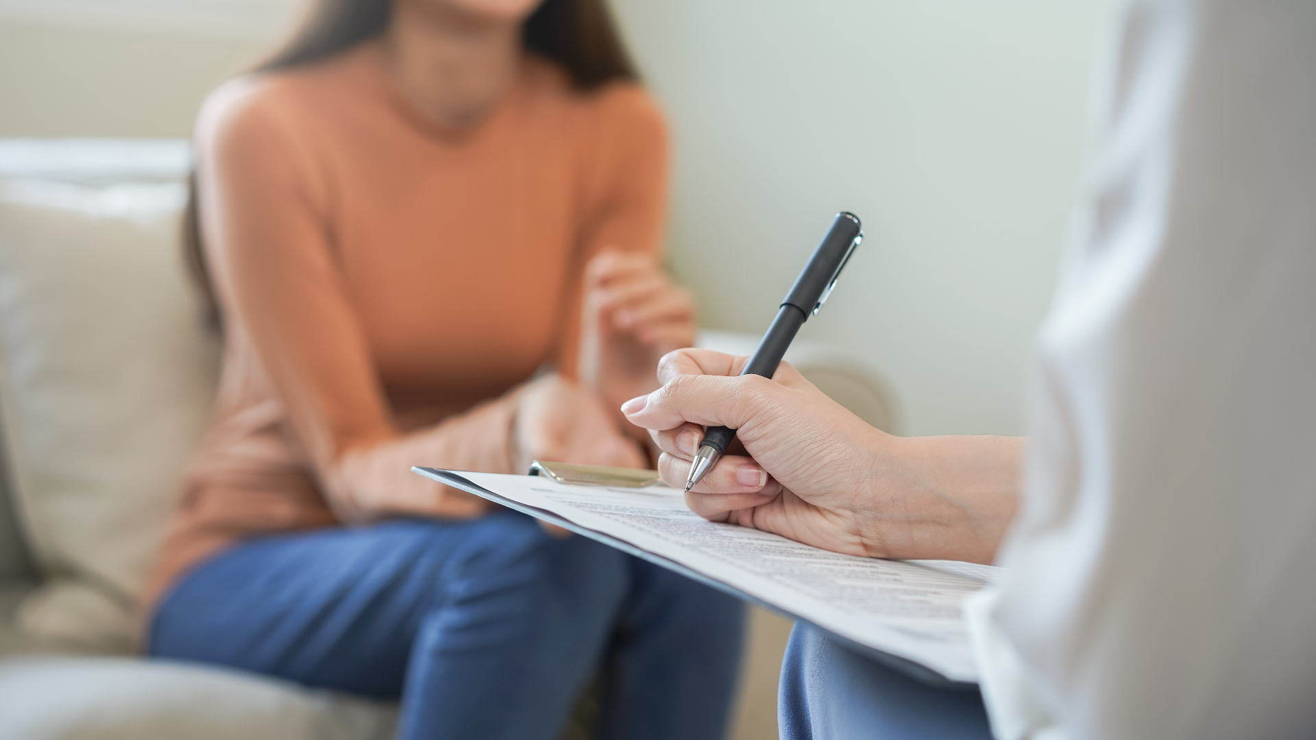 Părinții copiilor cu autism sau sindrom Down ar putea beneficia de consiliere psihologică gratuită, prevede un proiect depus în Parlament de Raluca Turcan: Oferă familiilor o șansă în plus la incluziune | AUDIO